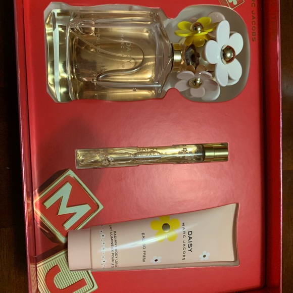 Marc Jacobs Other Marc Jacobs Daisy Fragrance Gift Set Brand New